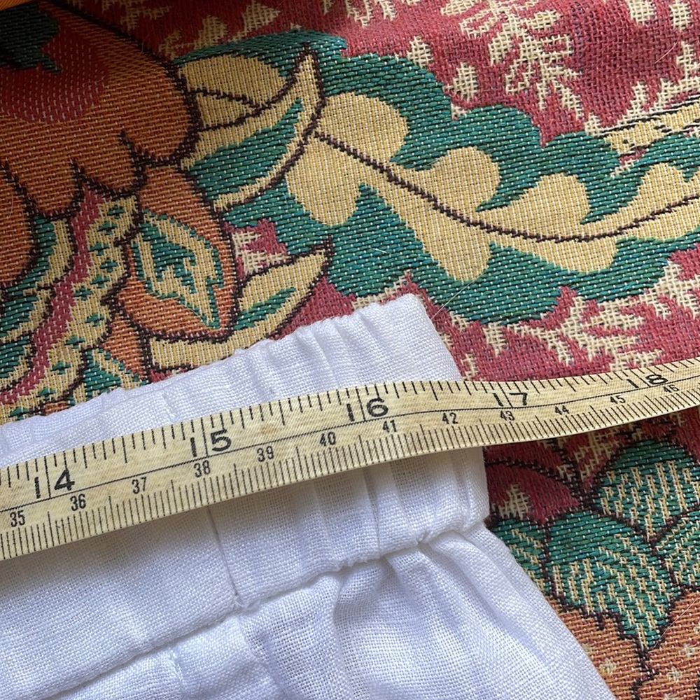 Sussan linen pants 3/4 tapered length side splits at ankles White Elastic waist. - Picture 4 of 8